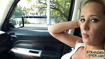 Alamak! Tucker Starr blonde ketat digoda di luar