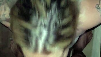 Putita la chupa toda y recibe toda la leche en la cara