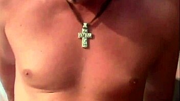 Blonde chantez seduces with hot tongue fucking