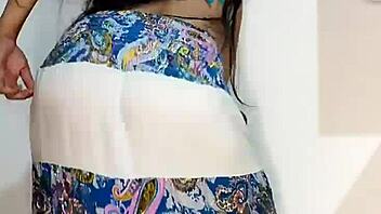 bluee, wanna squirt on skirt and piss for me?