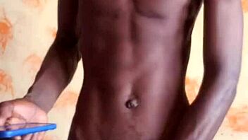 Mandigo's big dick oiled and ready 😏