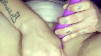 Blanquita, watch how you squirt with that dildo! It's amazing!