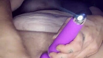 Blanquita, watch how you squirt with that dildo! It's amazing!