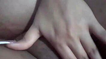 Pregnant babe twerking on all fours, so sexy! 😍