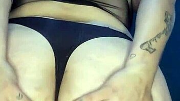 Blanquita, watch how you squirt with that dildo! It's amazing!