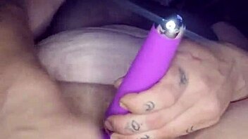 Blanquita, watch how you squirt with that dildo! It's amazing!