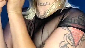 Blanquita, watch how you squirt with that dildo! It's amazing!