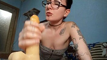 Skinny Hot Milf Giving Sloppy Blowjob with Deepthroat and Spitting