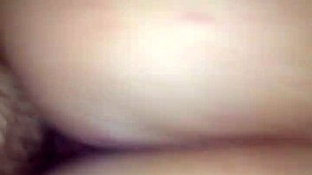 follando con su gran culo mientras el marido no esta
