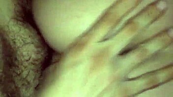 follando con su gran culo mientras el marido no esta