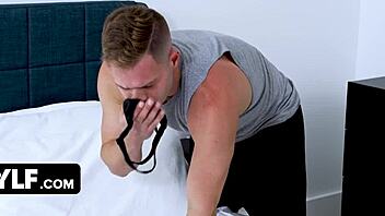 Üvey anne üvey oğlunu külot koklarken yakalıyor ıslak eğlence için