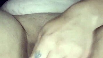 Blanquita, olha como você esguicha com esse dildo! Incrível!