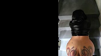Slutty mom in law gets creampied in public staircase