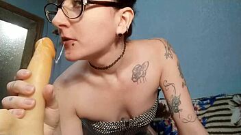 Skinny Hot Milf Giving Sloppy Blowjob with Deepthroat and Spitting