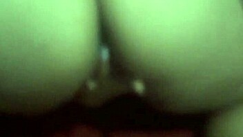 Pregnant babe twerking on all fours, so sexy! 😍