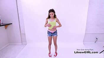 उह, लेस्बियन फोटोग्राफर ने कास्टिंग पर स्ट्रेट हॉटी को पकड़ लिया... ऊप्स