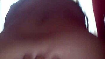 follando con su gran culo mientras el marido no esta