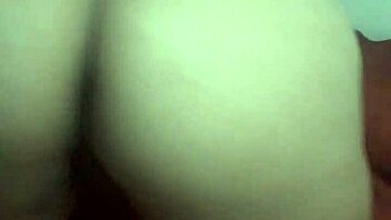 Pregnant babe twerking on all fours, so sexy! 😍