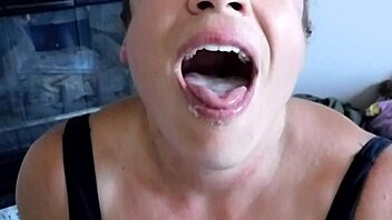 want to see my wife bobbing head for cumshot in fishnets?