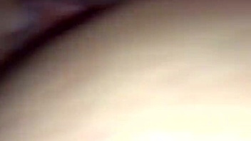 follando con su gran culo mientras el marido no esta