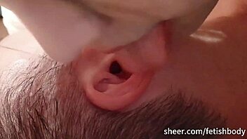 interação foda oral - sons e expressões reunidos - deepthroat, puxar cabelo, chupar dedos, pernas apertando cabeça, bolas erguidas, chupar ambas juntas [versão com rosto, voz original]