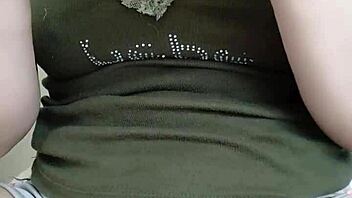 Gai Xinh Dances Live on Bigo 2