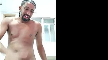 该死！生交她朋友的湿阴道不停歇，全视频在Red！