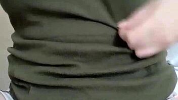 Gai Xinh Dances Live on Bigo 2