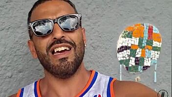 Angel Baronesa frister i rødt undertøy