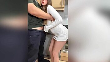 Tengo Que Pagar La Renta Con Mi Coño Que Rico Cuando Sale El Semen De Mi Vagina.