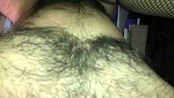 Mission anal brutal en levrette avec baise de chatte hardcore pour argent facile