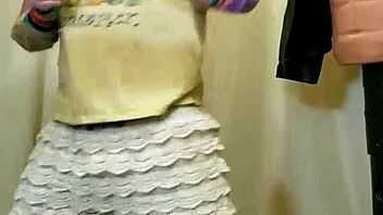 Sexy Dancefloor Workout Turns Horny