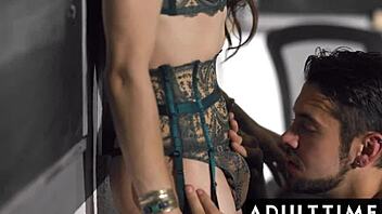 Sexy Trans Professor Takes Open Mouth Facial from Favorite QB