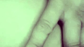 mientras su marido trabaja, me tiro a la vecina latina