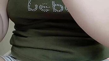 Gai Xinh Dances Live on Bigo 2