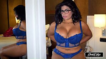 Latina super horny fucking in front of a mirror with dirty talk and cunilingus