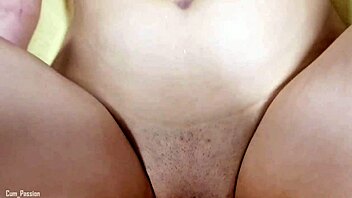 Врући секс завршава ејакулацијом право у пупак! 😘