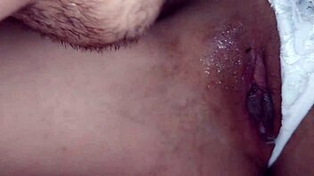 la mejor amiga de mi novia ruega por sentir mi leche dentro de su vagina tanga del lado para sentir mi polla dentro de su apretado co�o