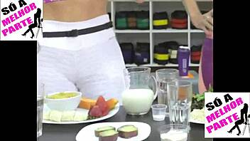 kelly key looking hot in leggings with big pussy camel toe