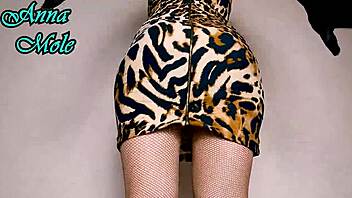 watch this pawg in tight dress and gloves ride her big toy sensually