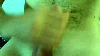 batendo uma punheta em casa de boa