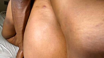 i fuck her in hotel and she squirts.