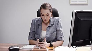 Wow, how does this hot secretary seduce her married boss Bella Round?