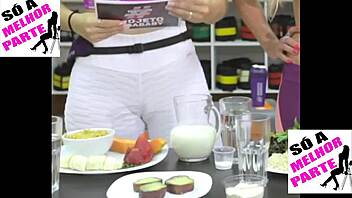 kelly key looking hot in leggings with big pussy camel toe