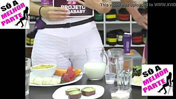 kelly key looking hot in leggings with big pussy camel toe