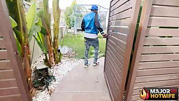 Curvy Peaches Devours Rome Major's Dick in Deep Penetration