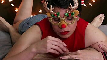 Christmas 2023: Artistic couple’s steamy holiday gift exchange