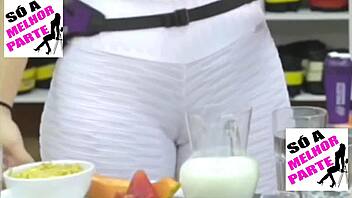 kelly key looking hot in leggings with big pussy camel toe