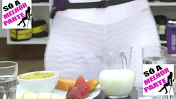 kelly key looking hot in leggings with big pussy camel toe