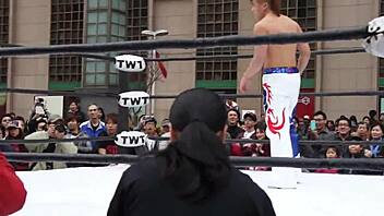 Wrestling match between Dou Yu and Apple Miyuki